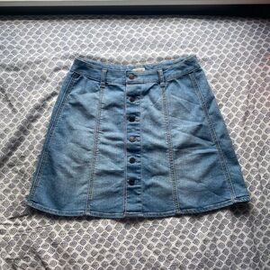 BUTTON UP LIGHT WASH JEAN SKIRT